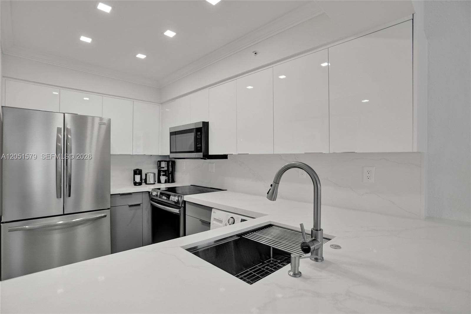 2501 S Ocean Dr 704 (available now) photo 10