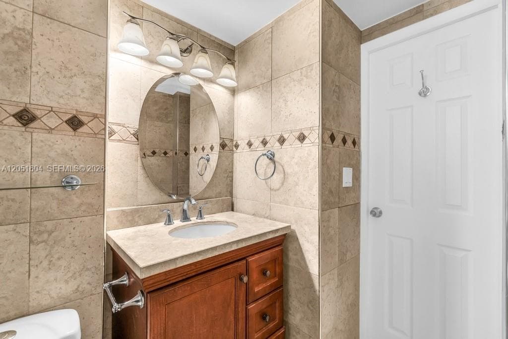 220 Kings Point Dr 314 photo 16