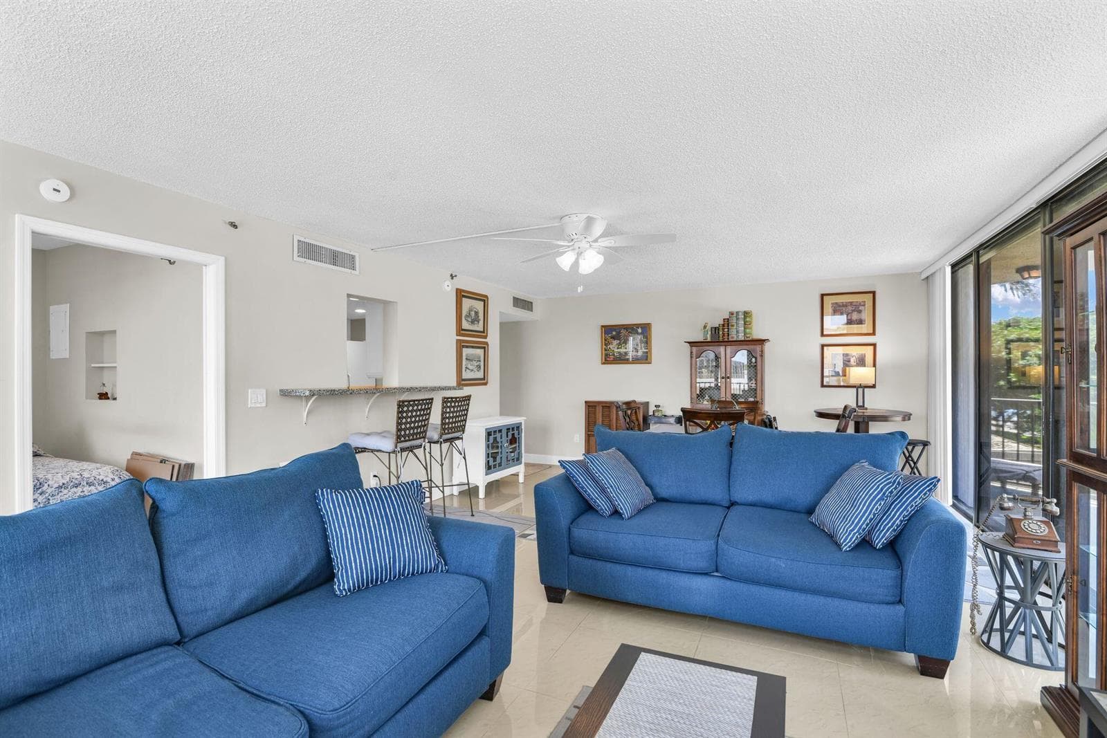 899 Jeffery Street 3010 photo 7