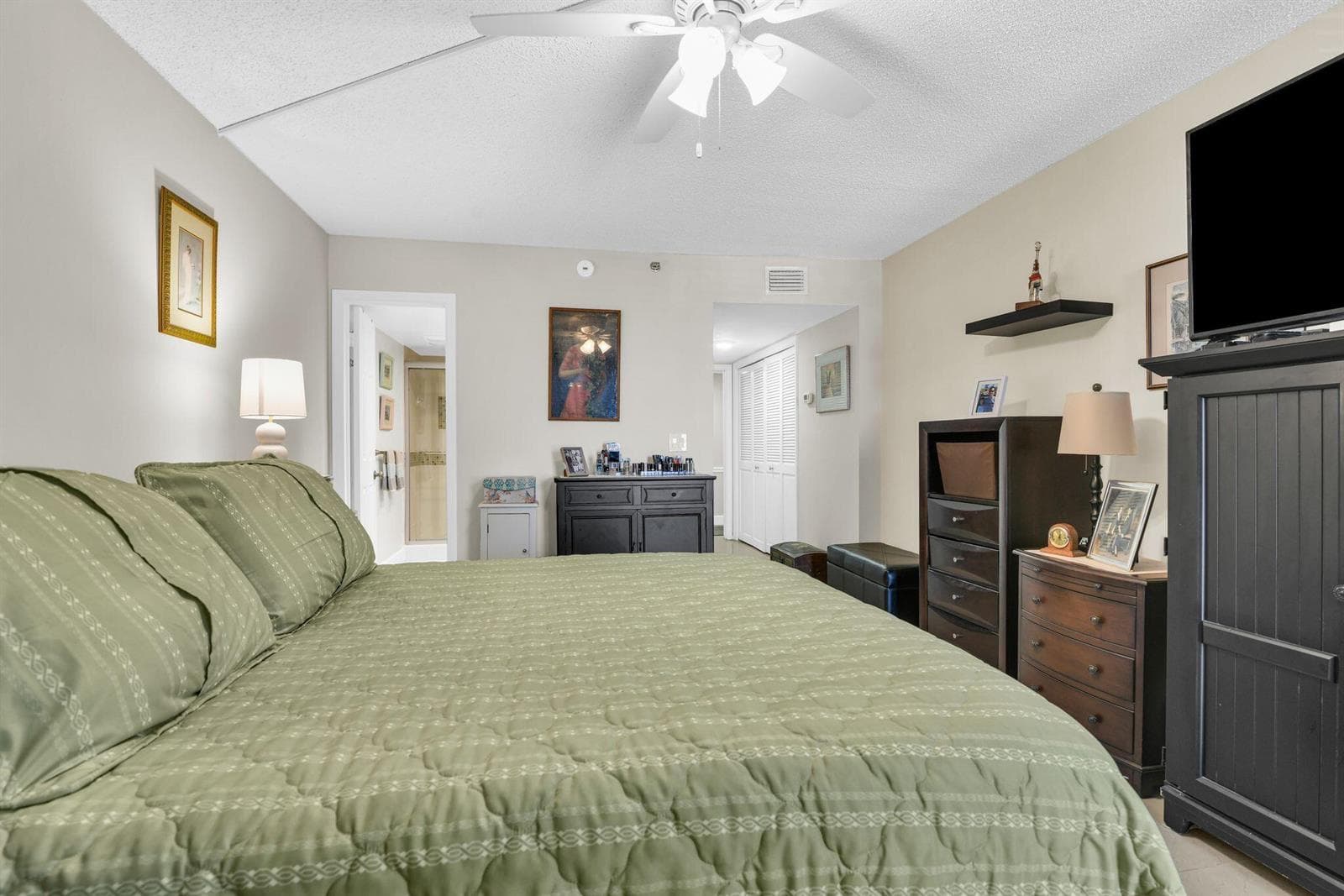 899 Jeffery Street 3010 photo 24