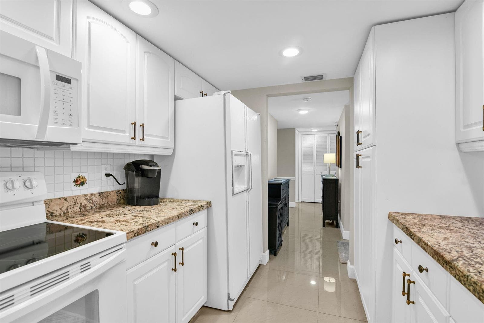 899 Jeffery Street 3010 photo 11