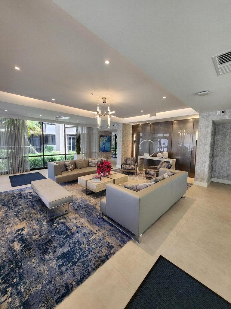 899 Jeffery Street 4150 photo 10