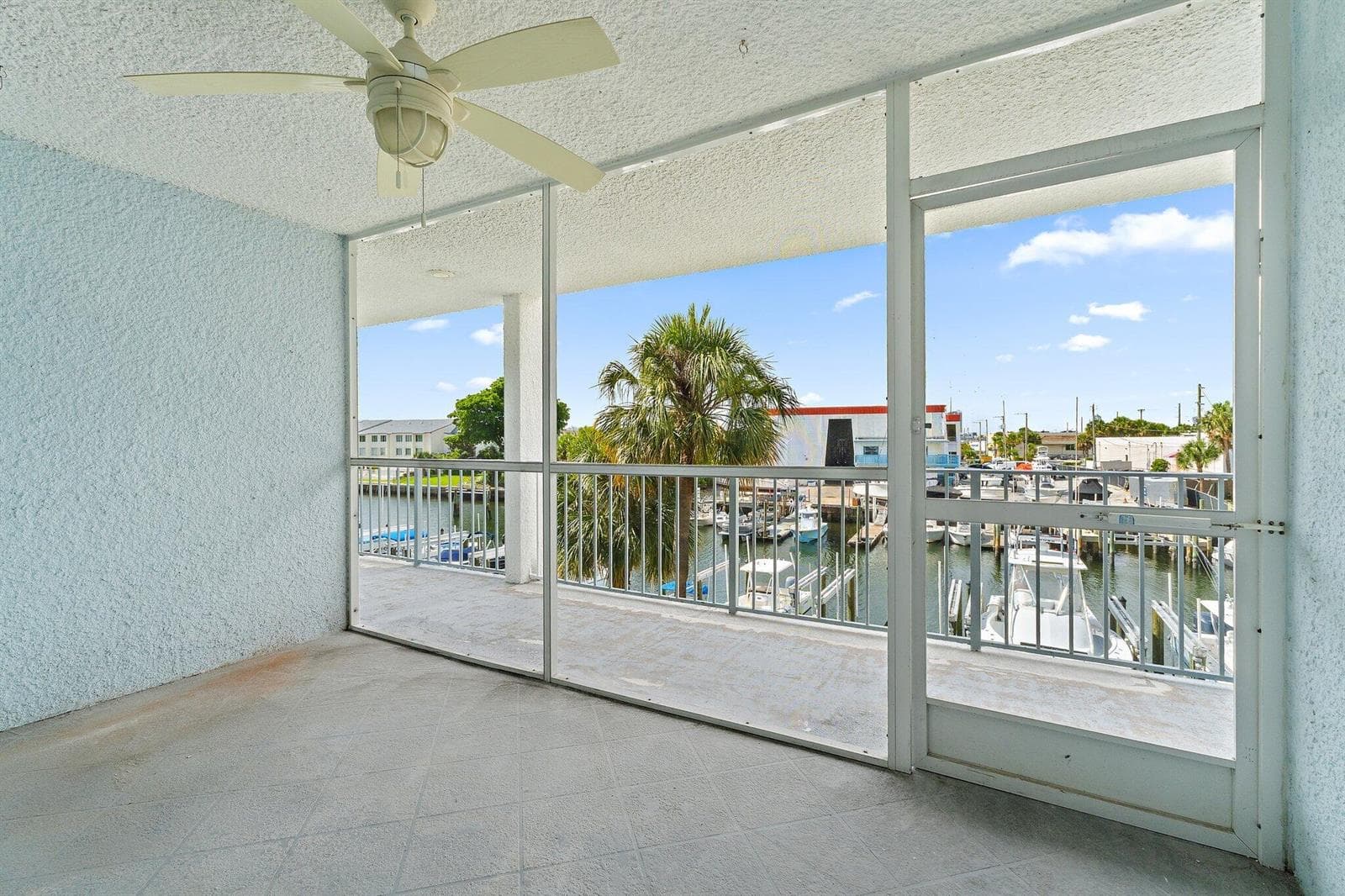 108 Paradise Harbour Boulevard 314 photo 2