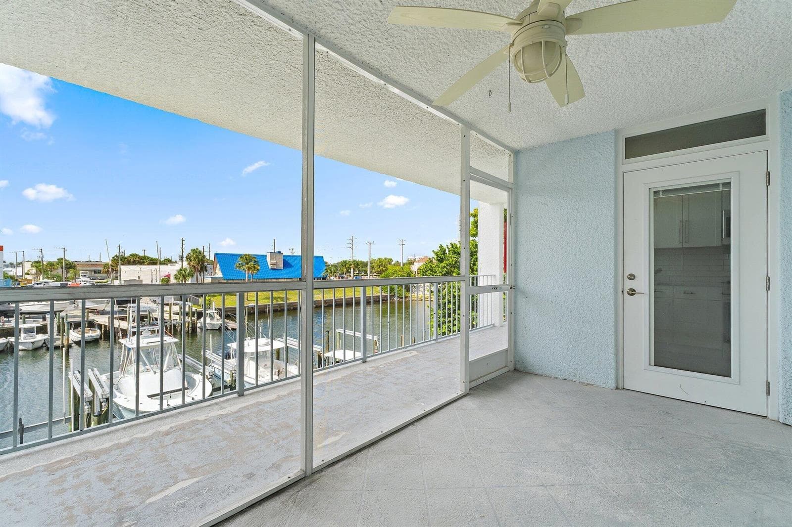 108 Paradise Harbour Boulevard 314 photo 3
