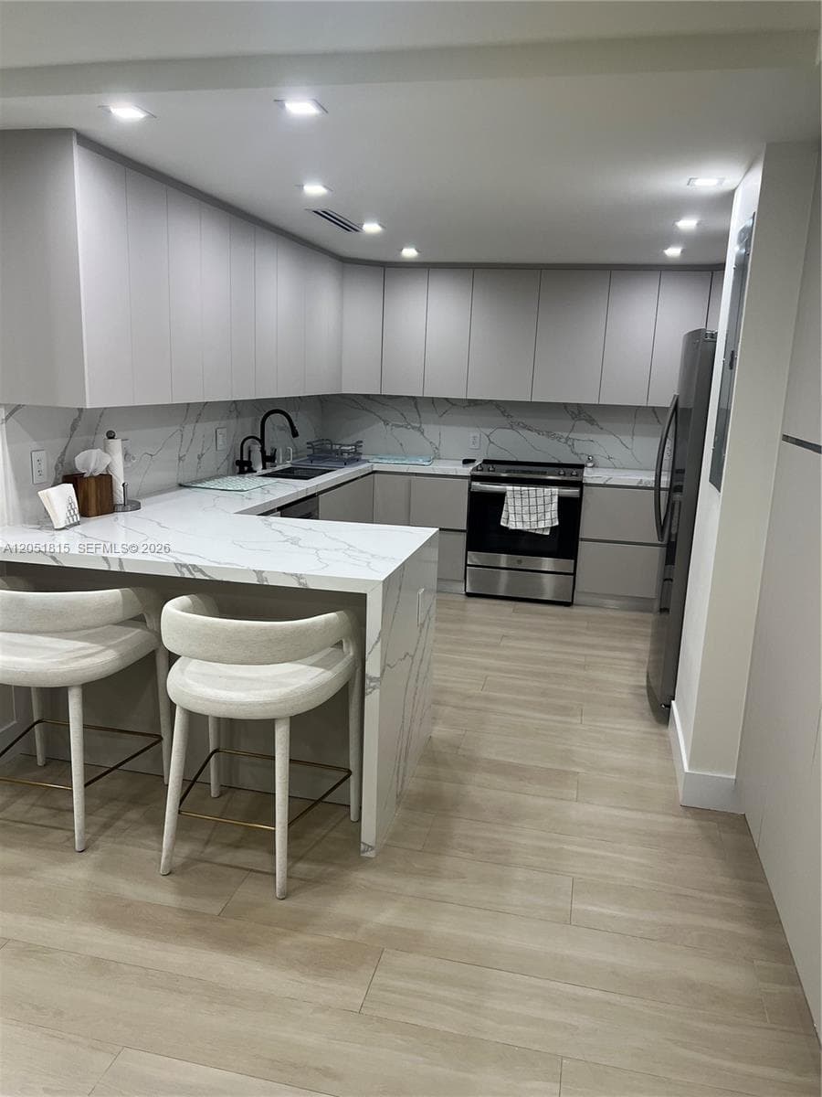 9801 Collins Ave 6E photo 2