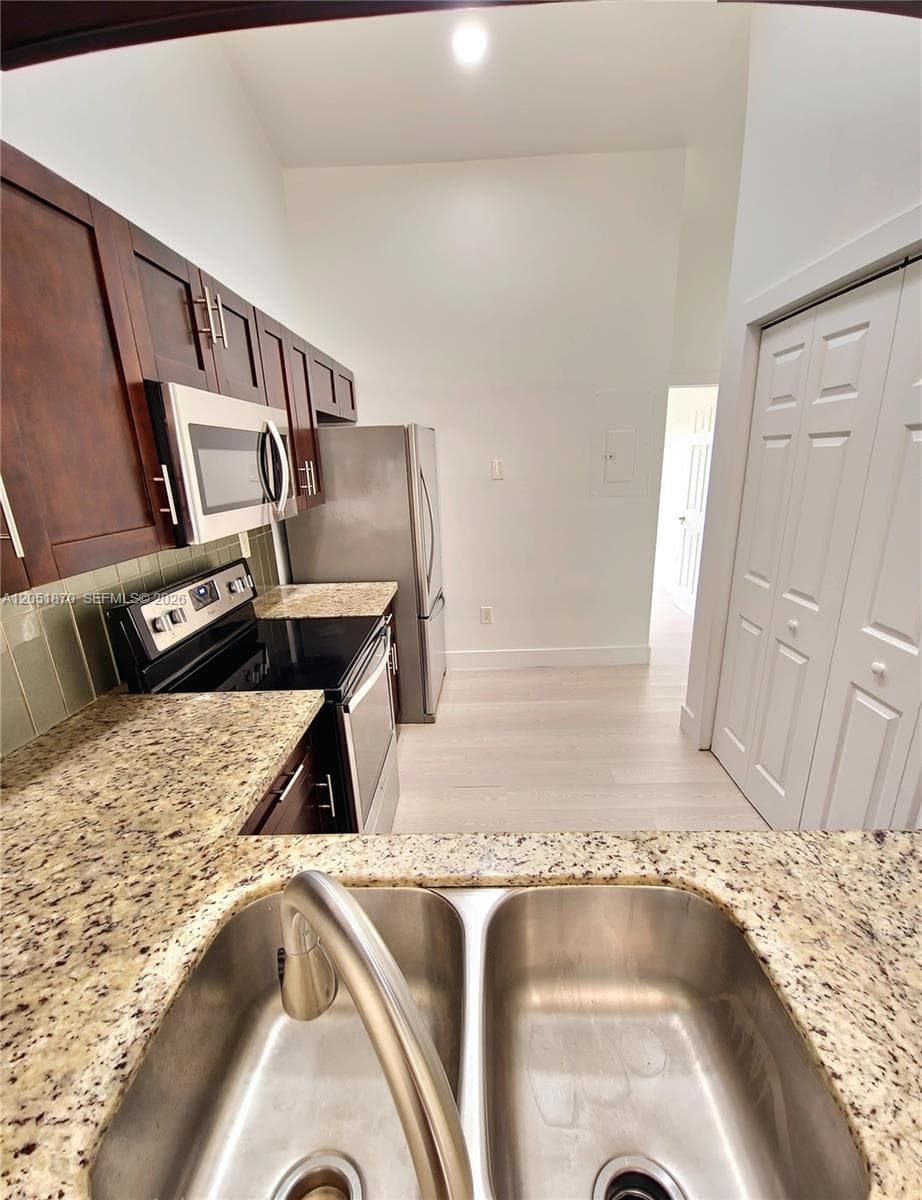 14702 SW 63rd Ln photo 5