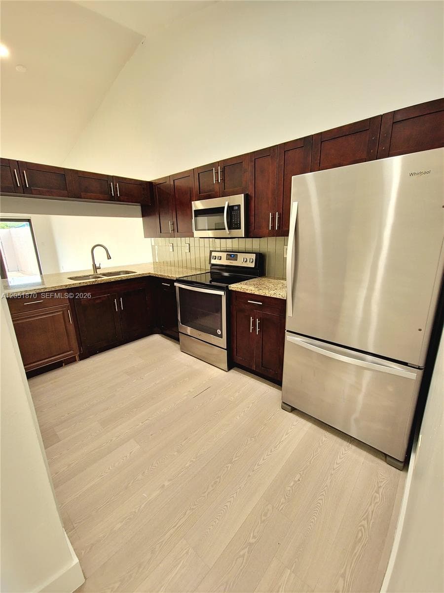 14702 SW 63rd Ln photo 4