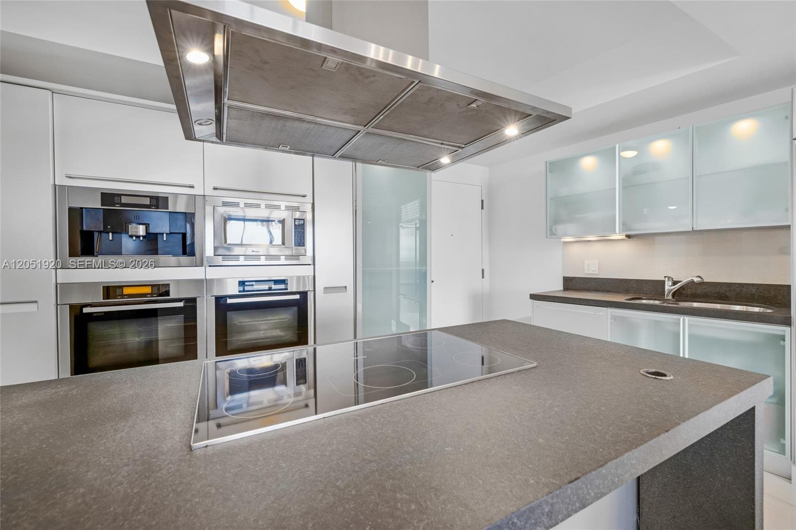 18201 Collins Ave 902 photo 10