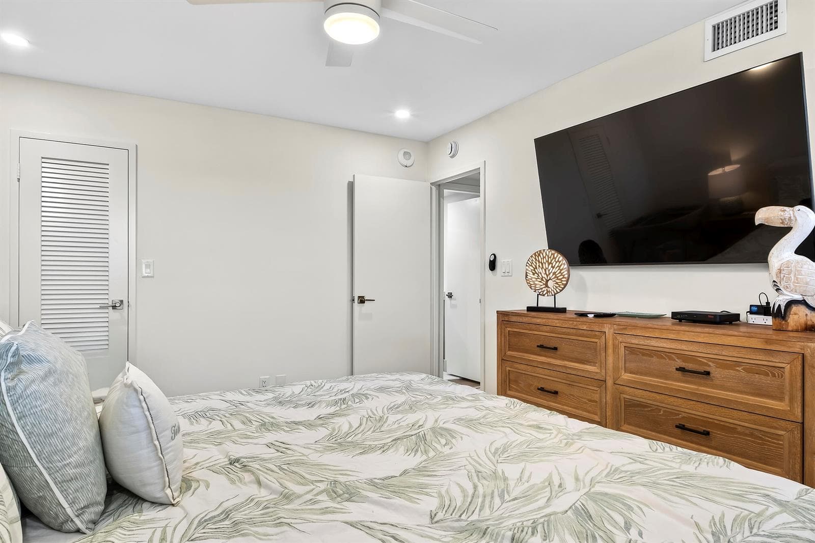 111 N Pompano Beach Boulevard 611 photo 21