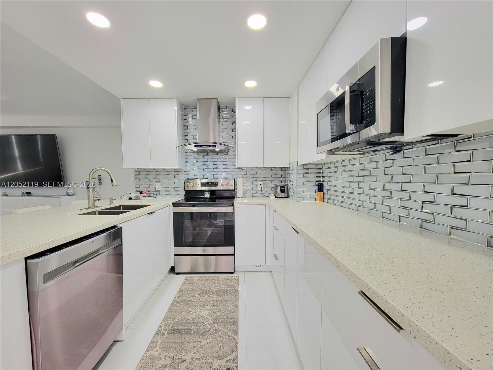 3505 S Ocean Dr 901 photo 5