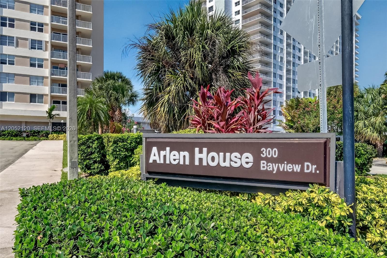 300 Bayview Dr 916 photo 2
