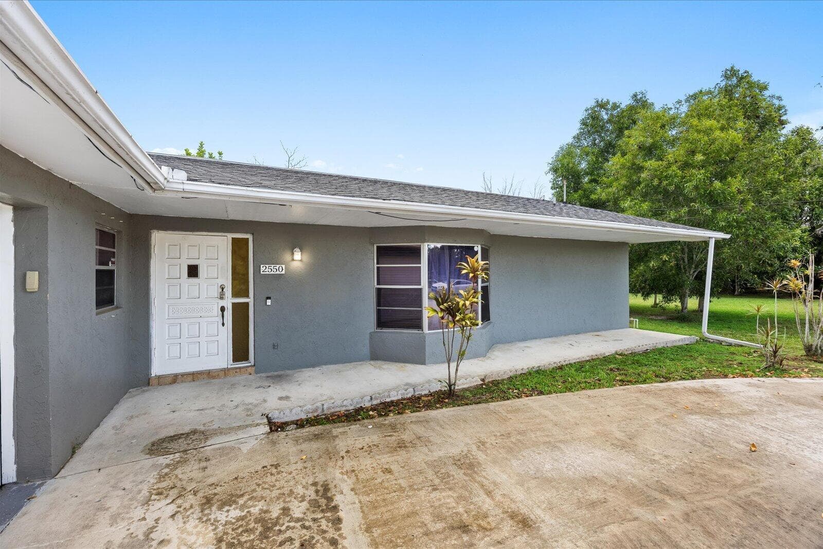 2550 SE Hemsing Street photo 3