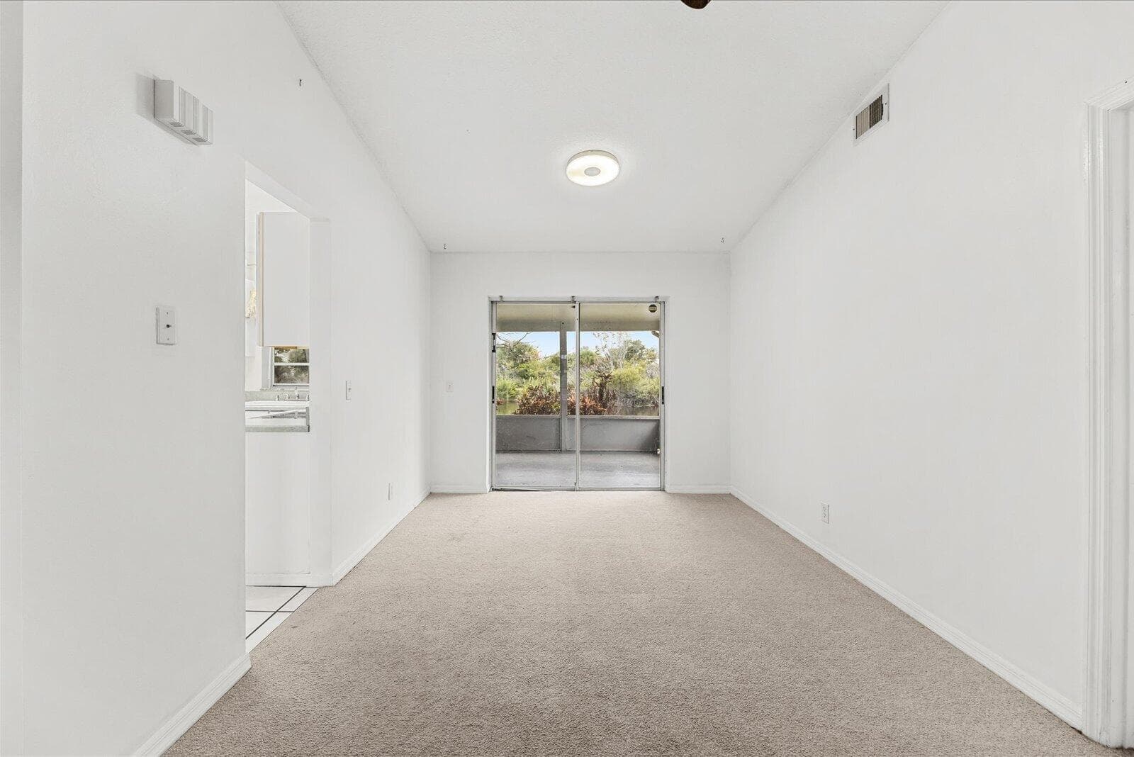 2550 SE Hemsing Street photo 8