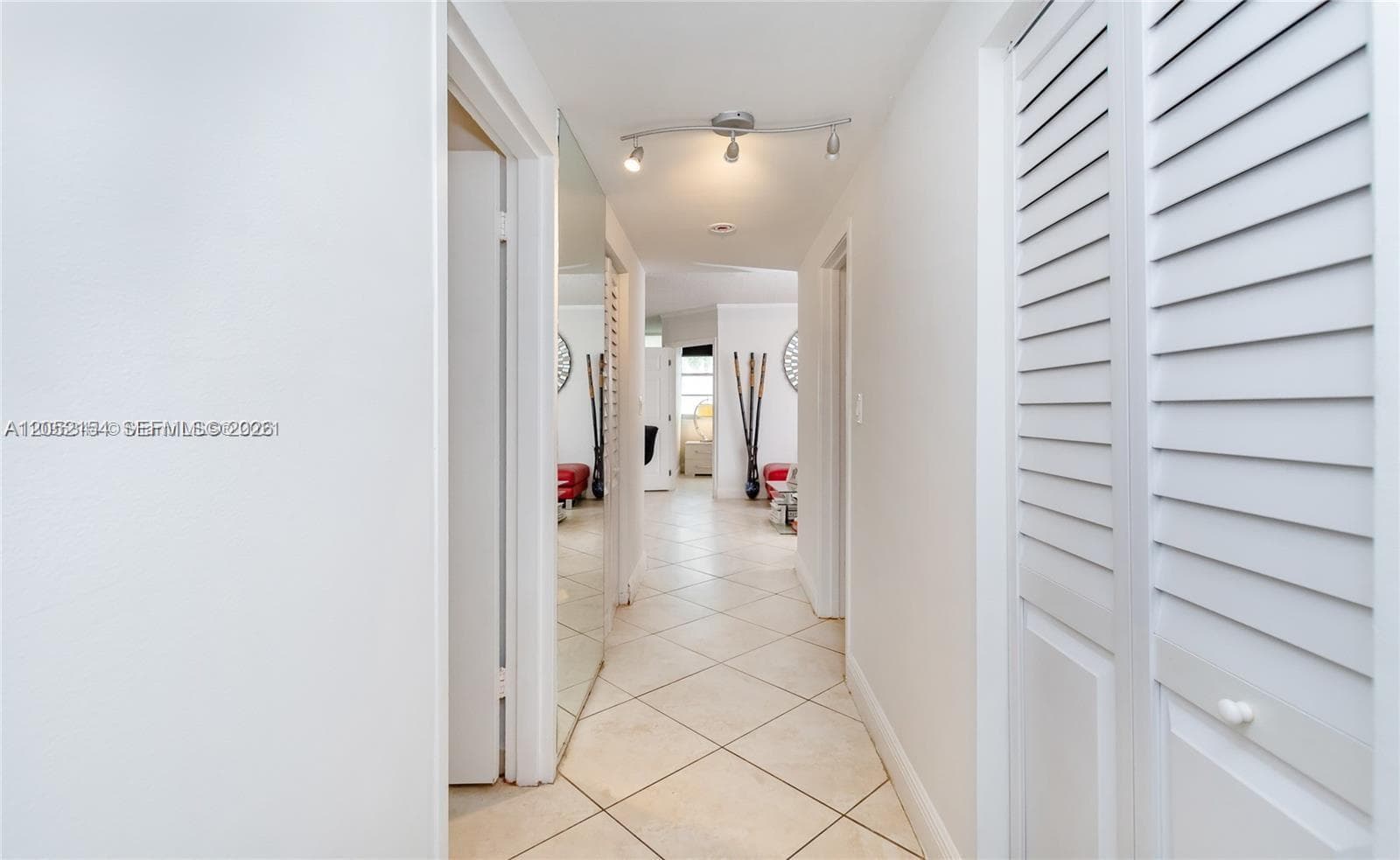 905 Brickell Bay Dr 623 photo 4