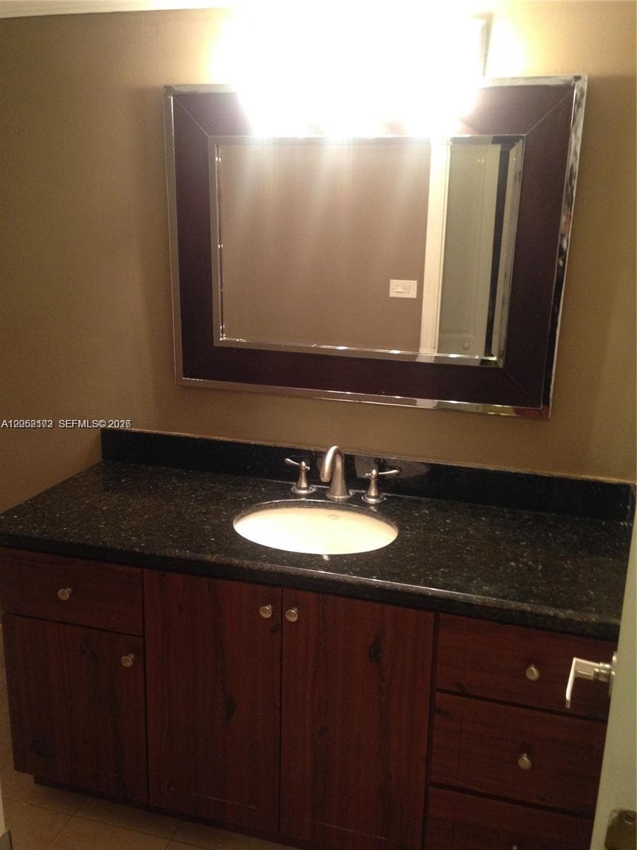 1800 Collins Ave 17A photo 9