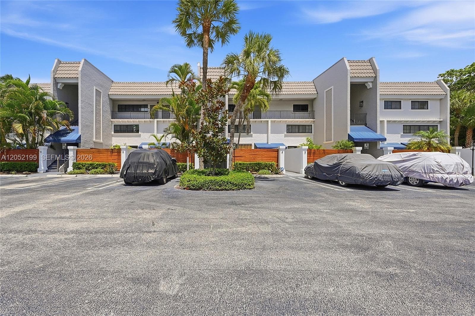 801 Palm Trl 10 photo 2