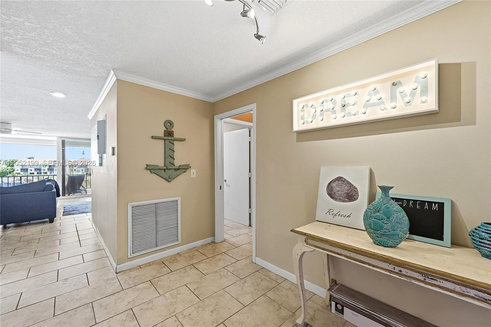 801 Palm Trl 10 photo 6