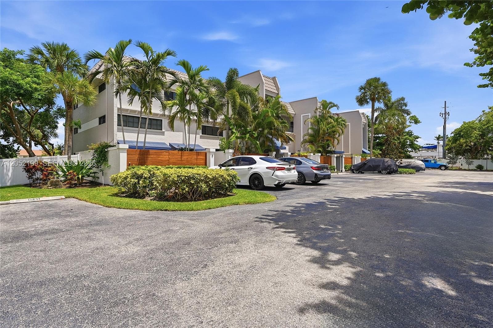 801 Palm Trl 10 photo 3