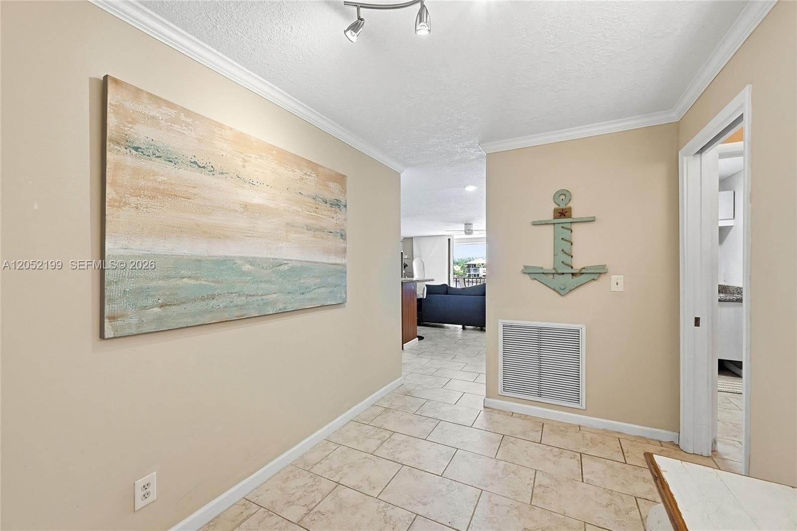 801 Palm Trl 10 photo 5