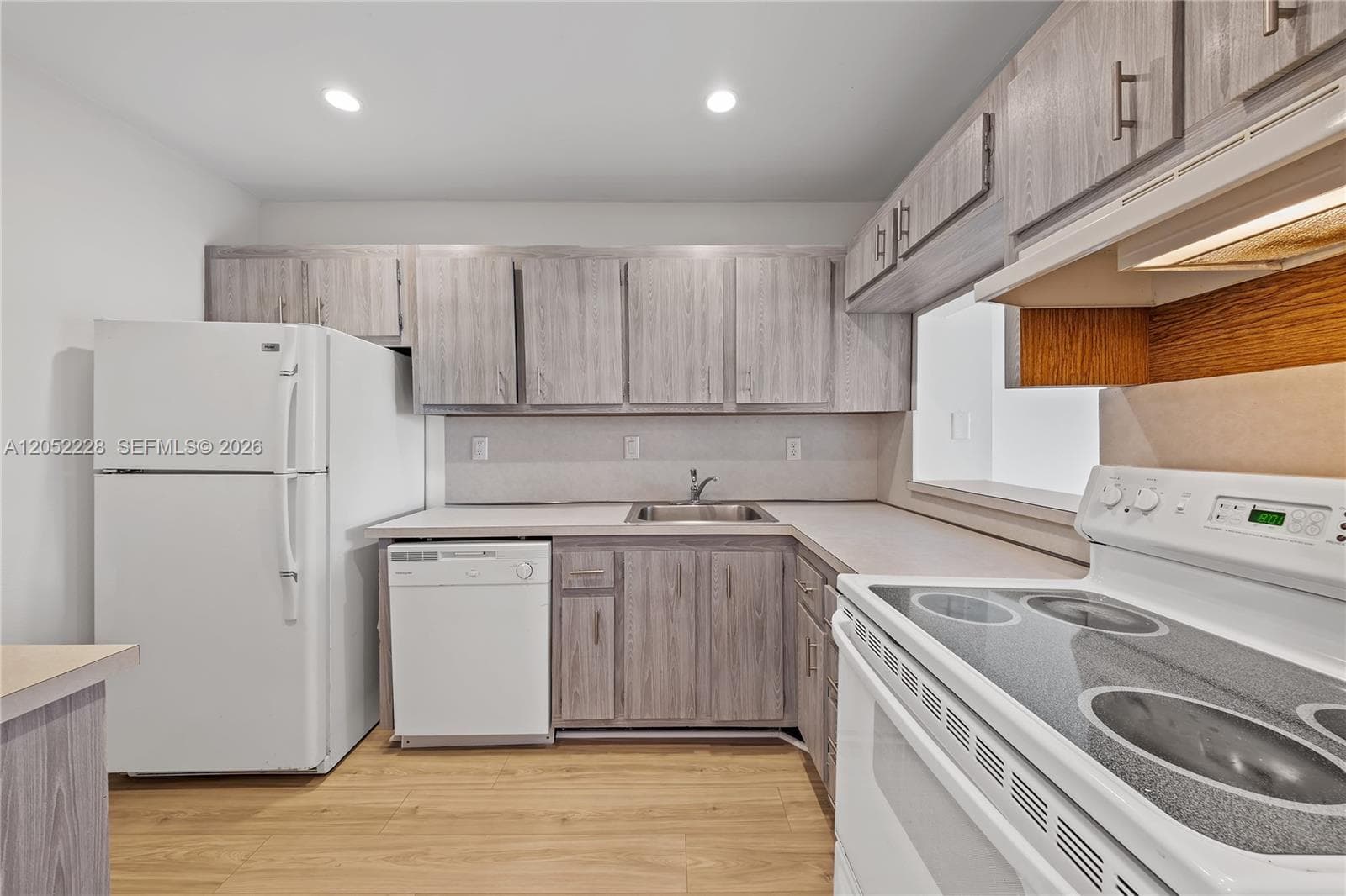 7900 CAMINO CR 303 photo 8