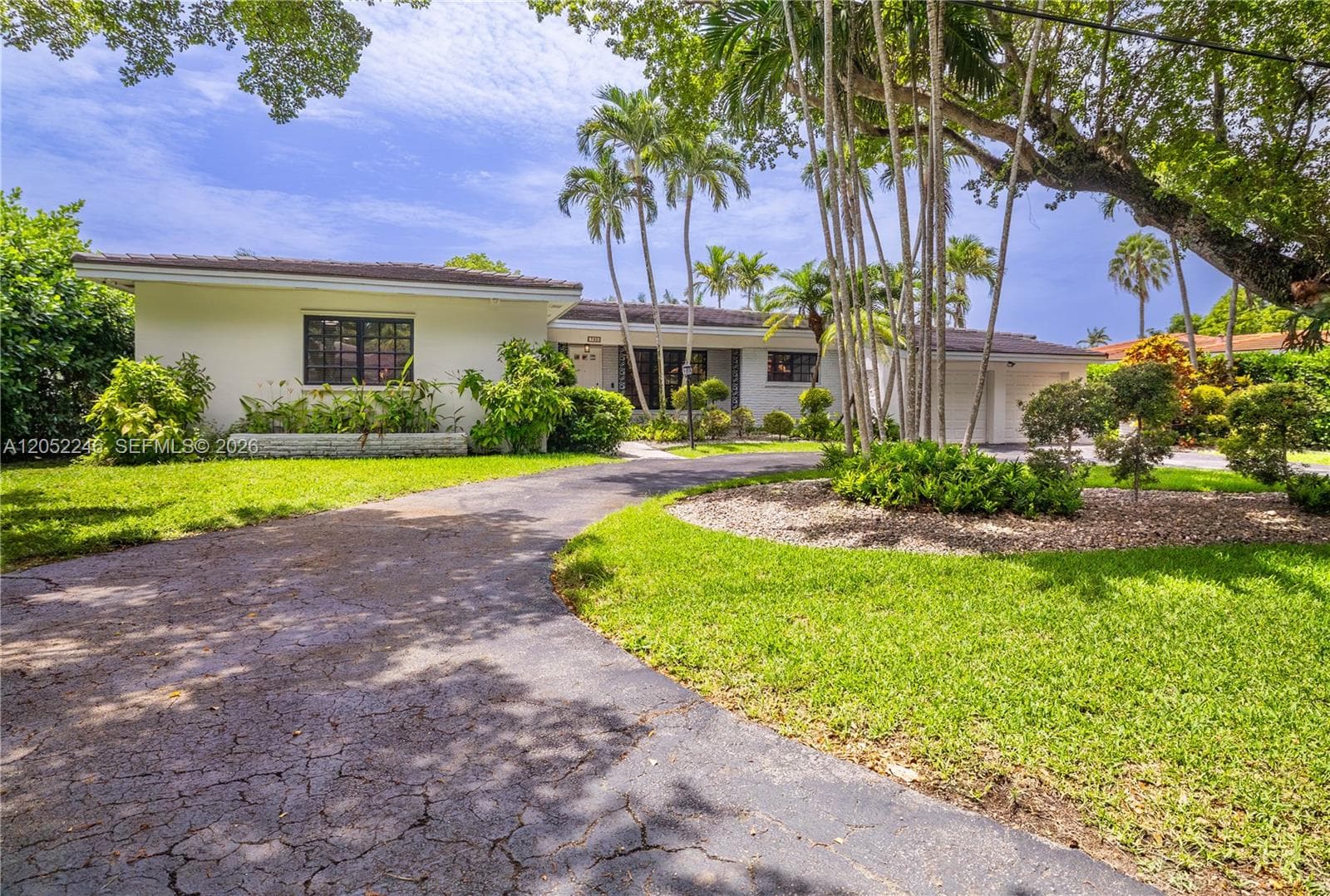 740 Jeronimo Dr photo 1