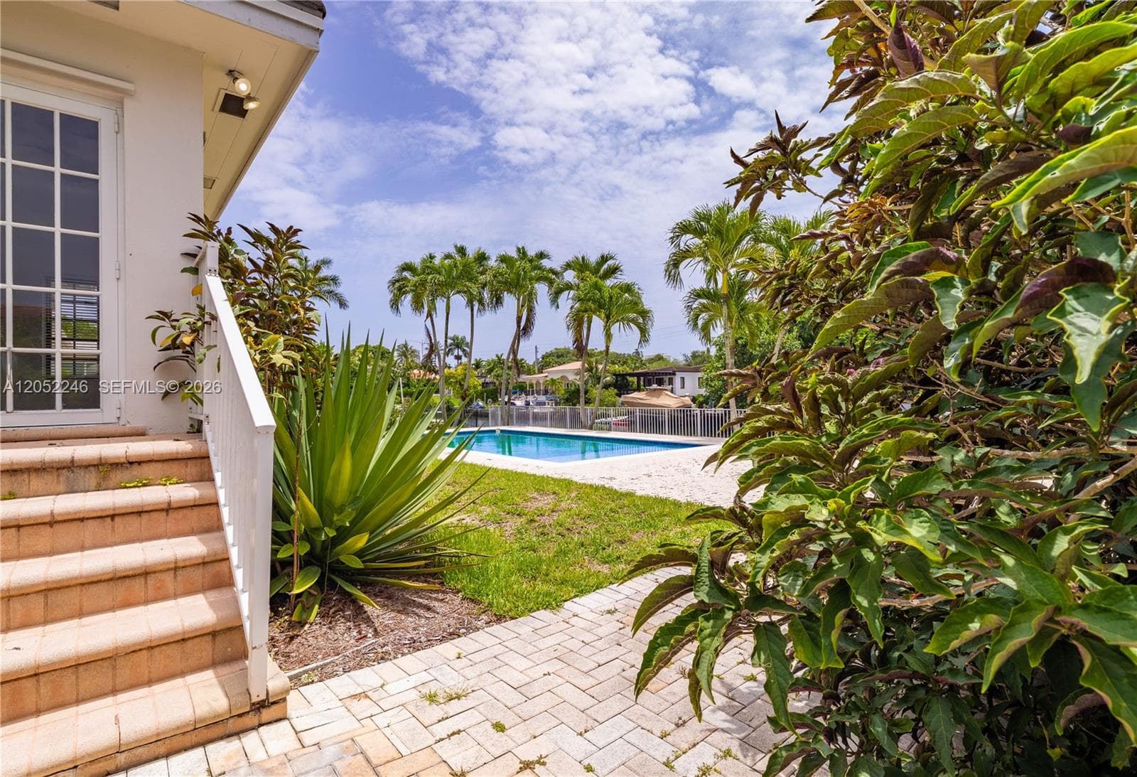 740 Jeronimo Dr photo 18