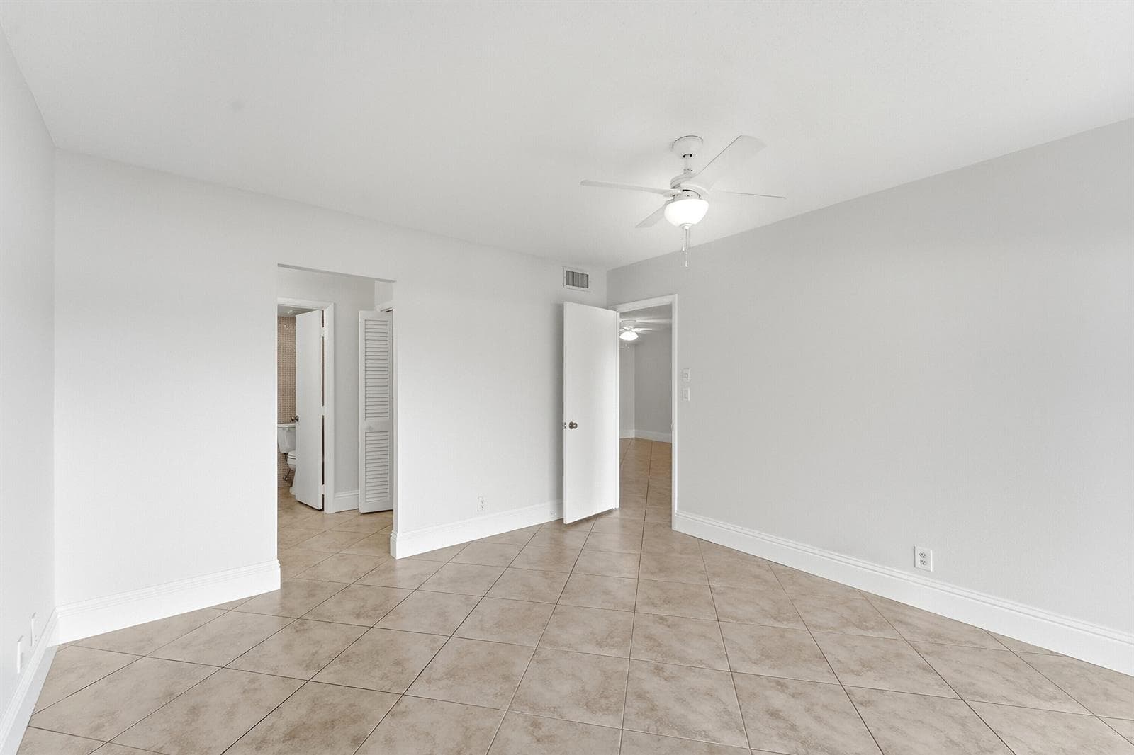 1427 E Hillsboro Boulevard 123 photo 16
