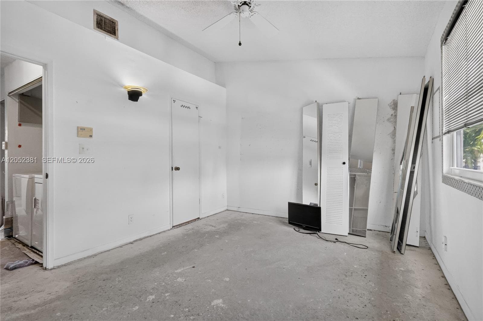 2561 NE 15th St photo 23
