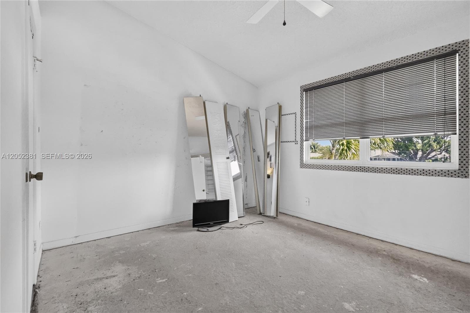 2561 NE 15th St photo 21