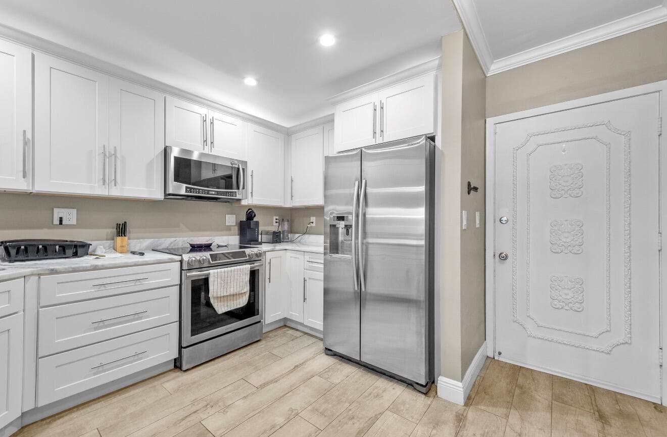 900 SW 12th Street 206 photo 3