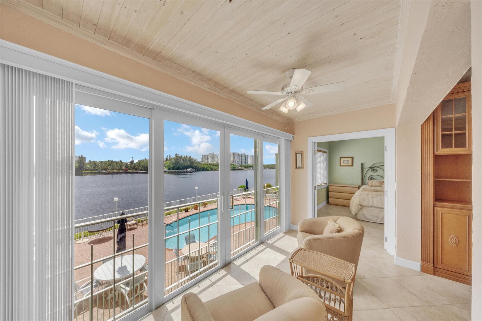 711 NE Harbour Terrace 409 photo 15