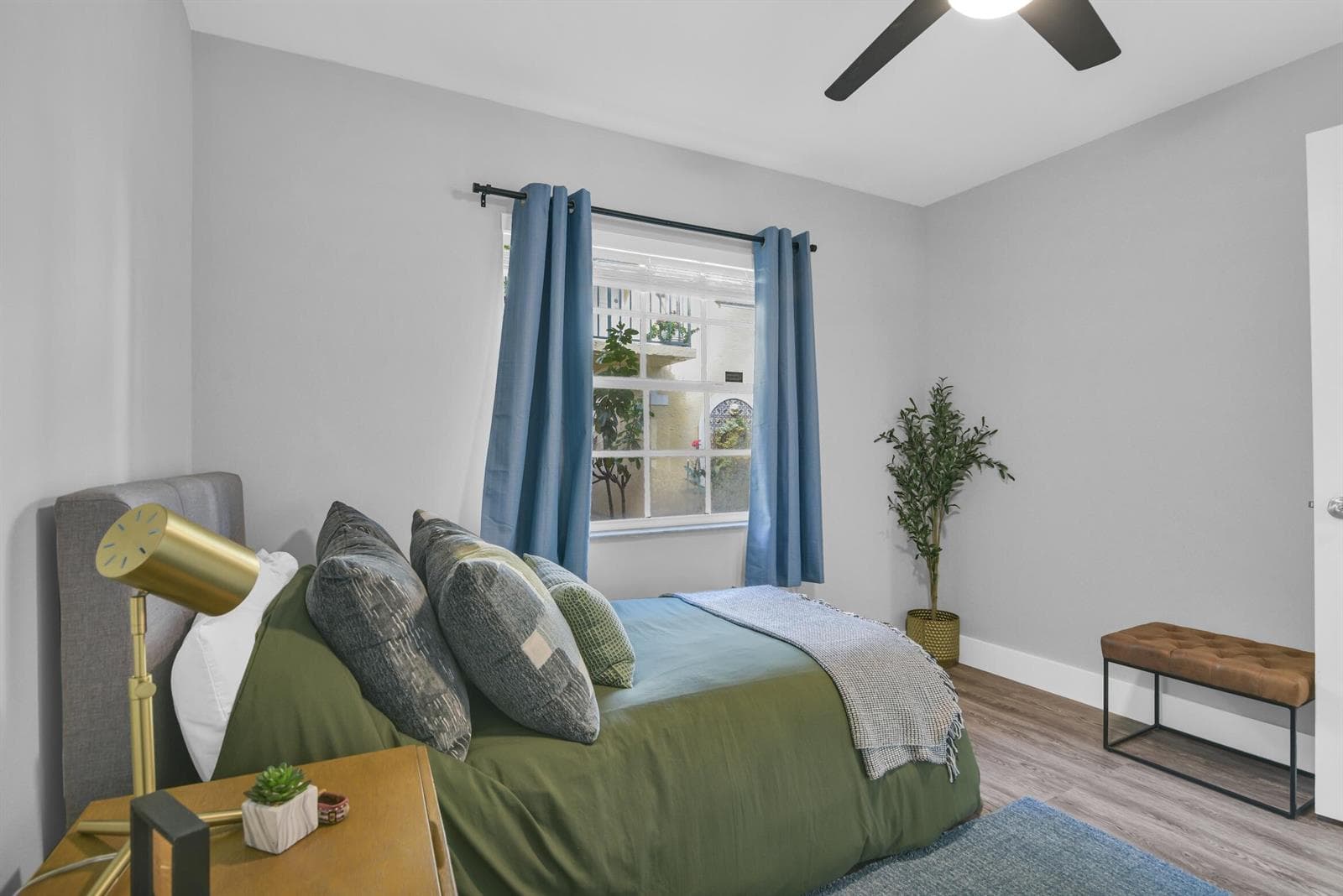 1030 Lake Shore Drive photo 13