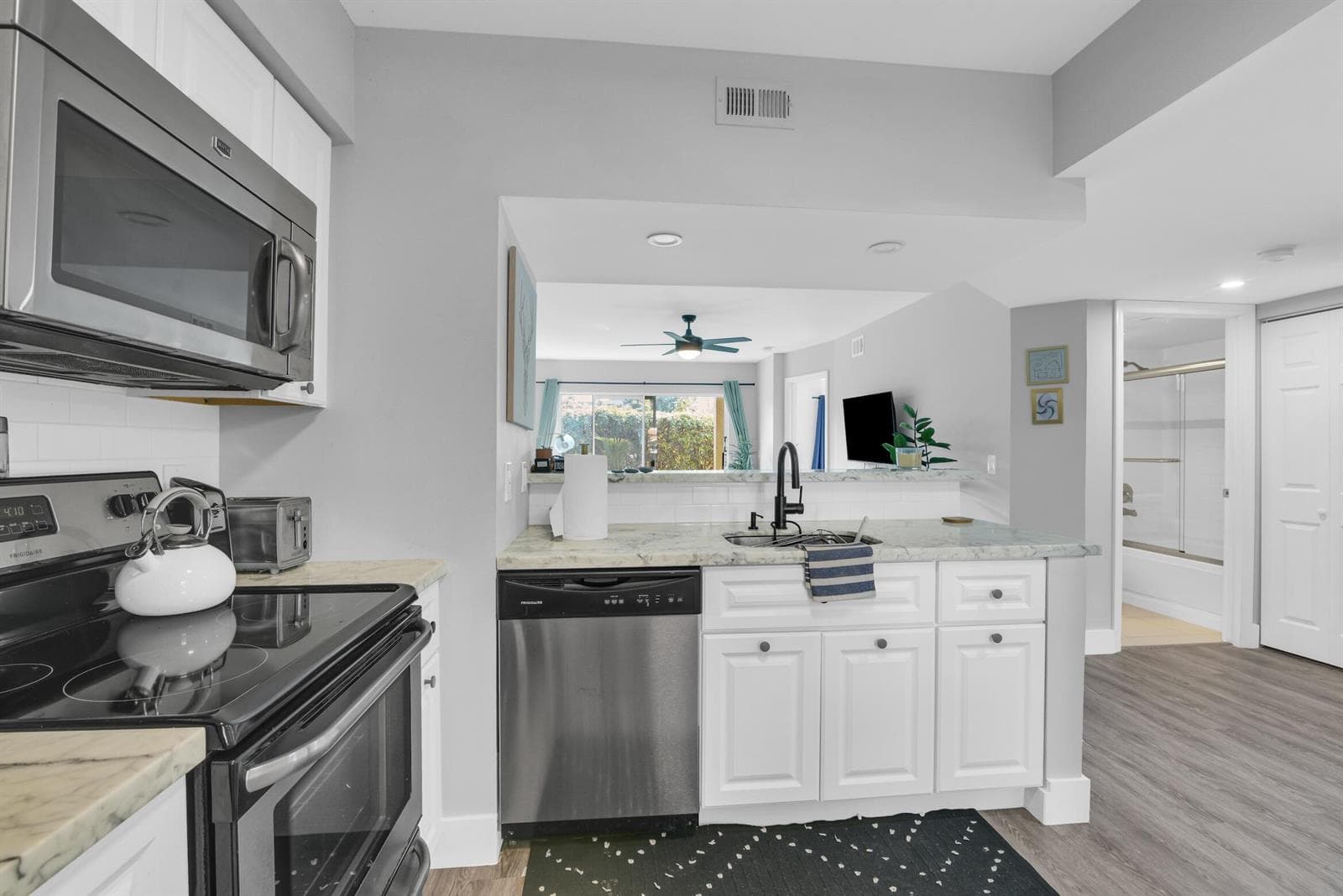 1030 Lake Shore Drive photo 7