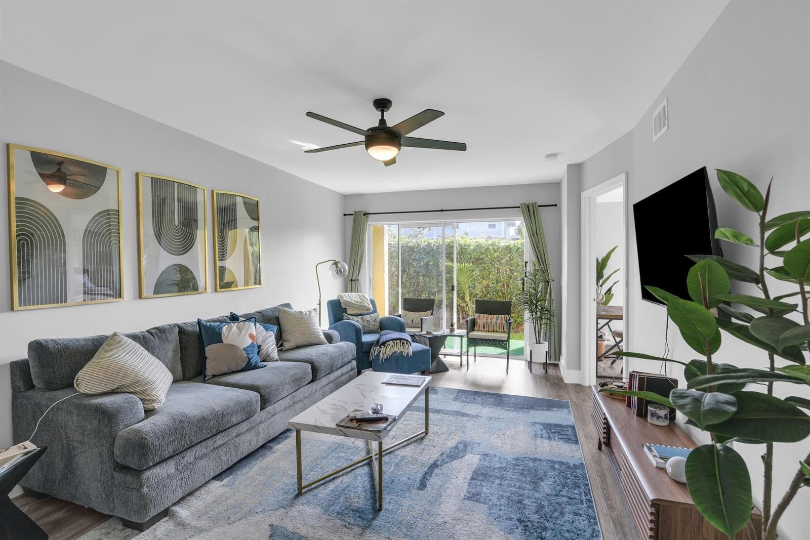1030 Lake Shore Drive photo 1