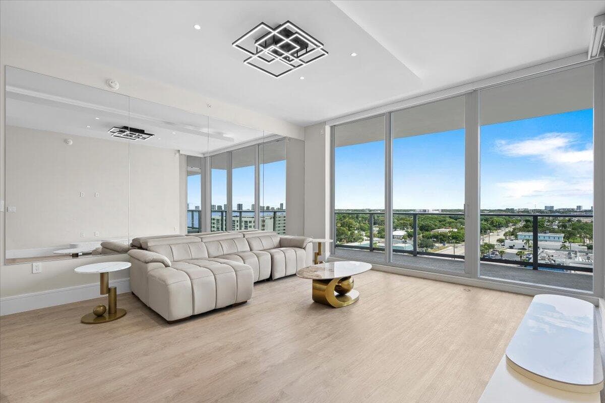 220 Lake Shore Drive 917 photo 16