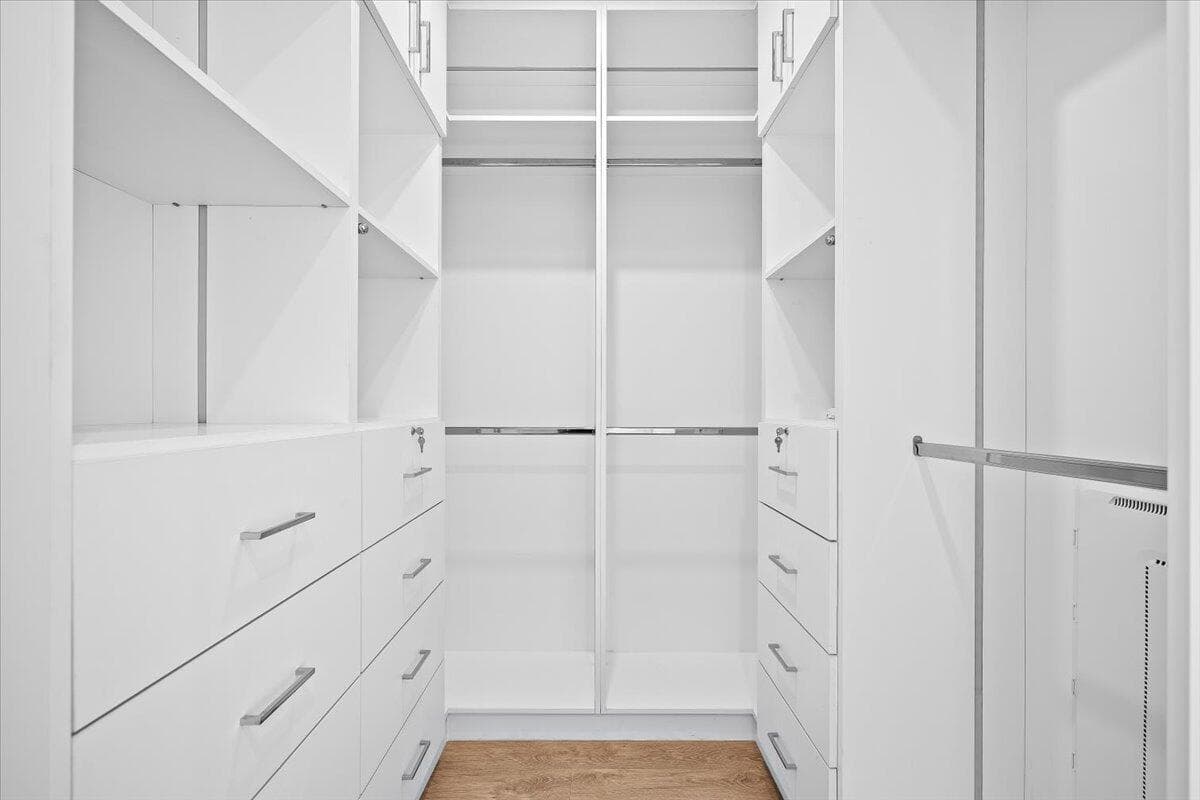 220 Lake Shore Drive 917 photo 24