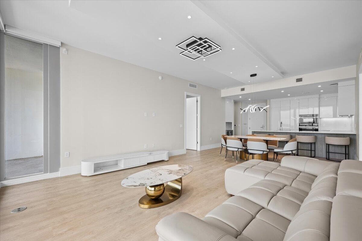 220 Lake Shore Drive 917 photo 18