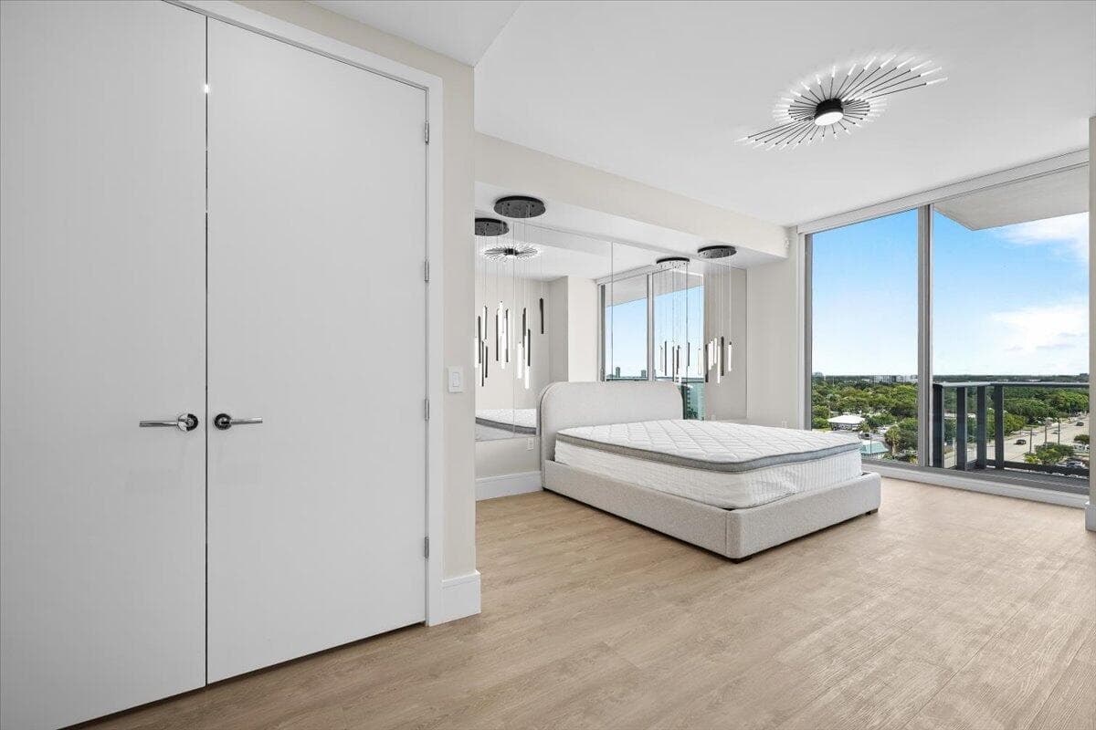 220 Lake Shore Drive 917 photo 19