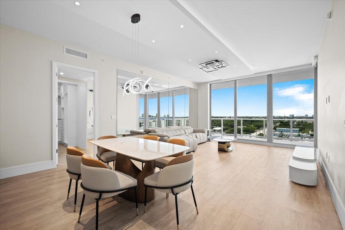 220 Lake Shore Drive 917 photo 8