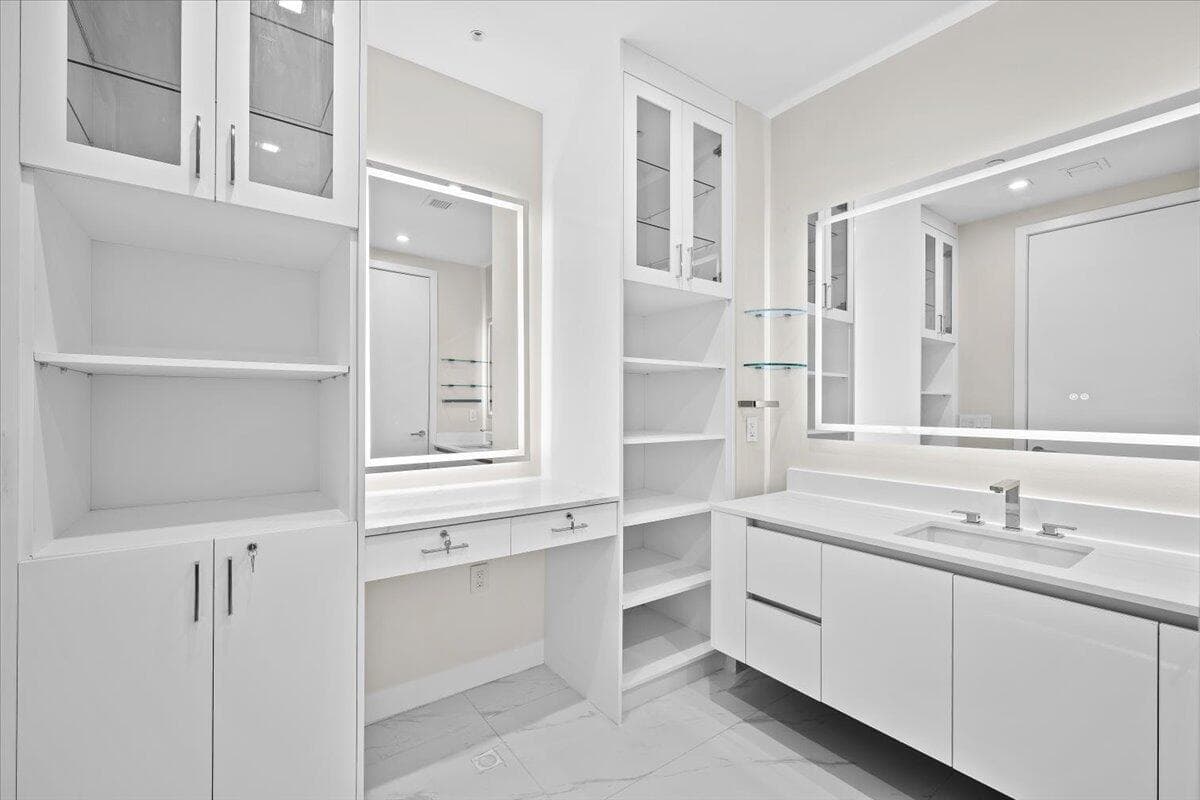 220 Lake Shore Drive 917 photo 25