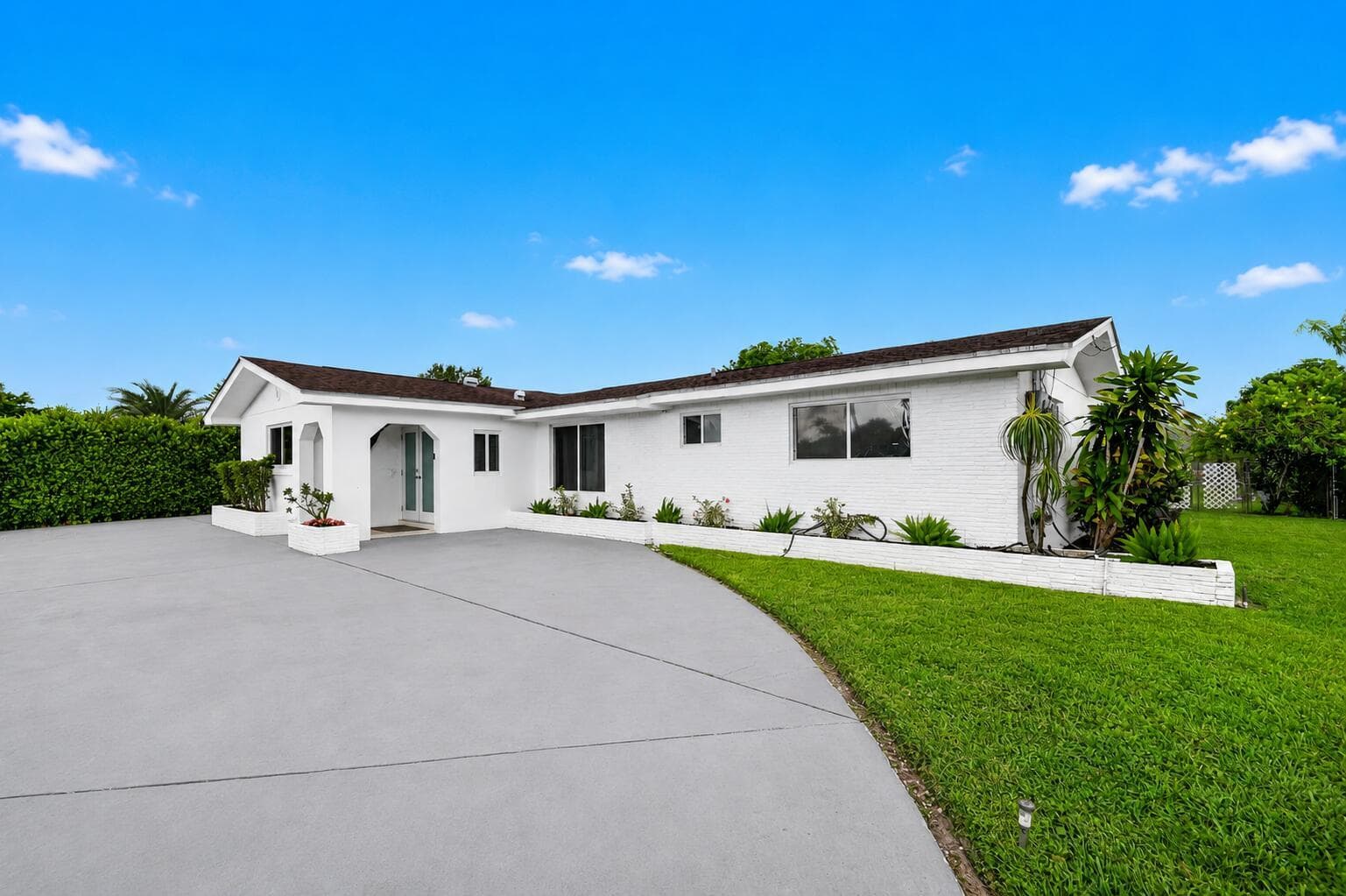 7951 W Lake Drive photo 2