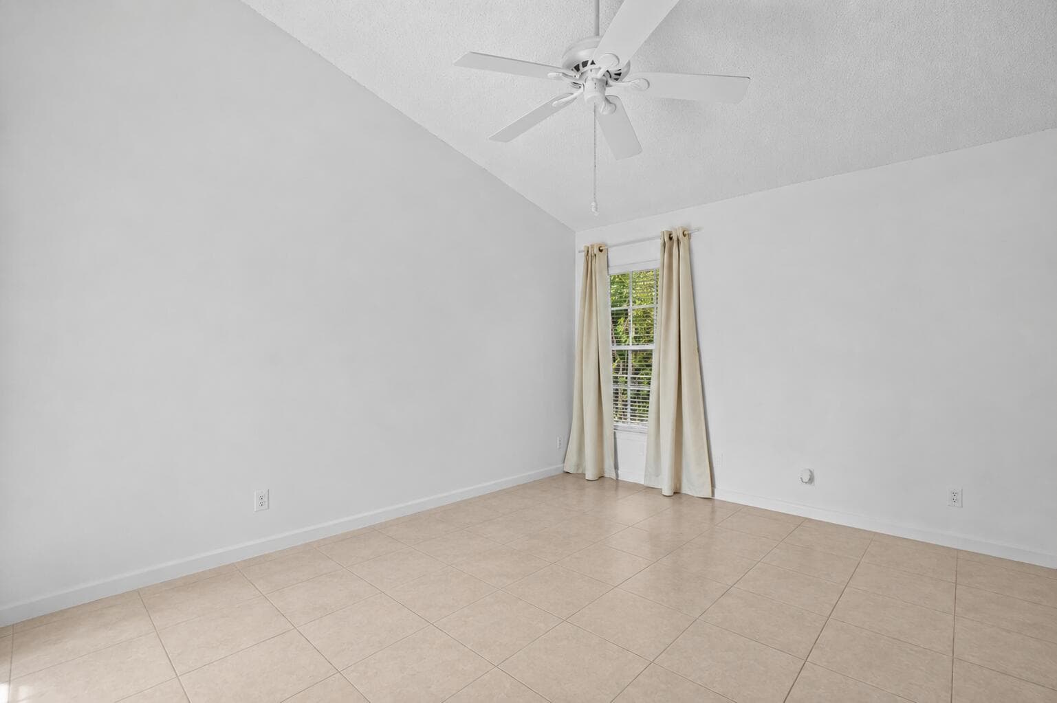 6397 Garrett Street photo 12