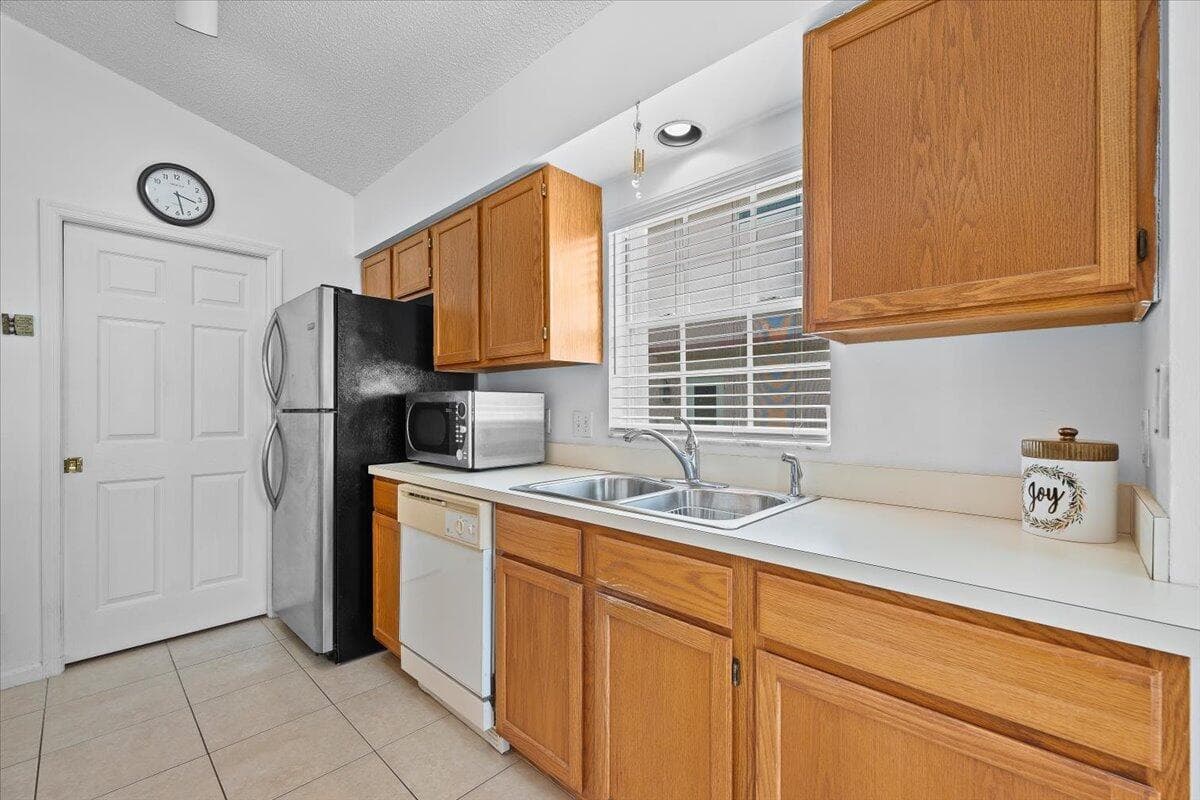 6397 Garrett Street photo 9
