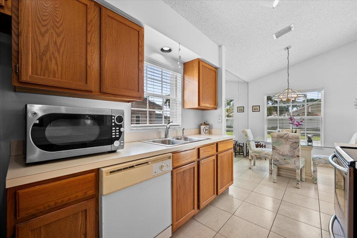 6397 Garrett Street photo 11