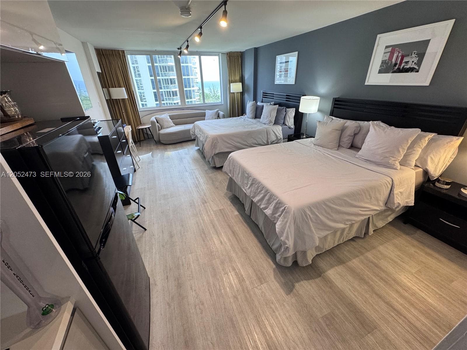 19201 Collins Ave 718 photo 2