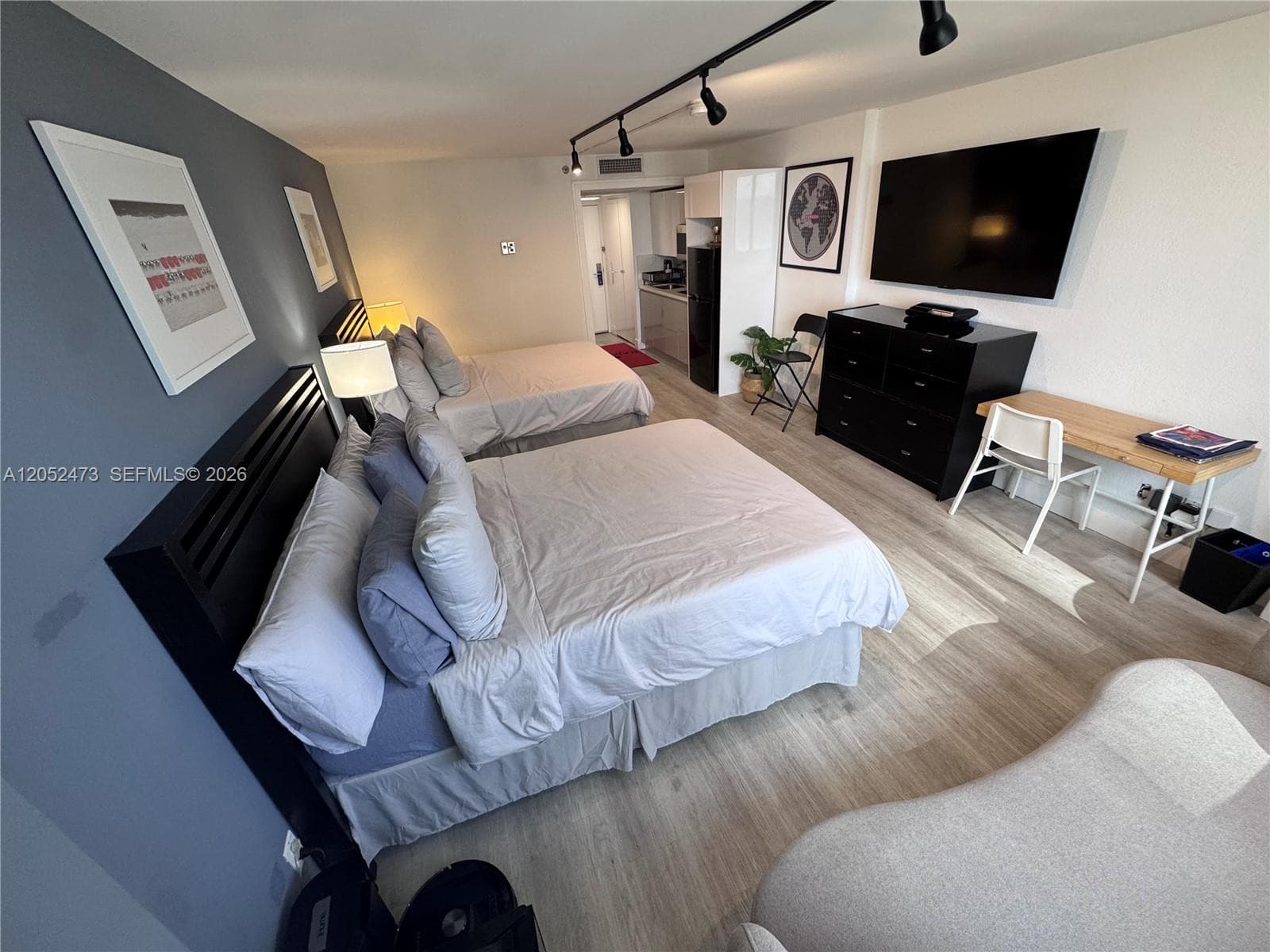 19201 Collins Ave 718 photo 6