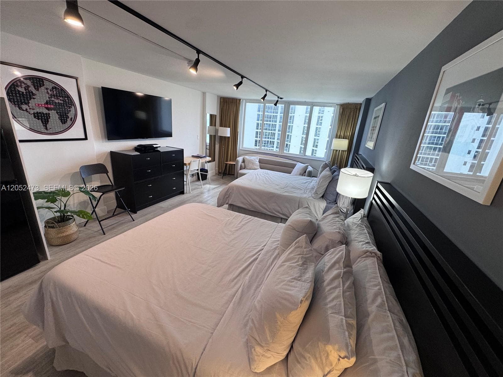 19201 Collins Ave 718 photo 3