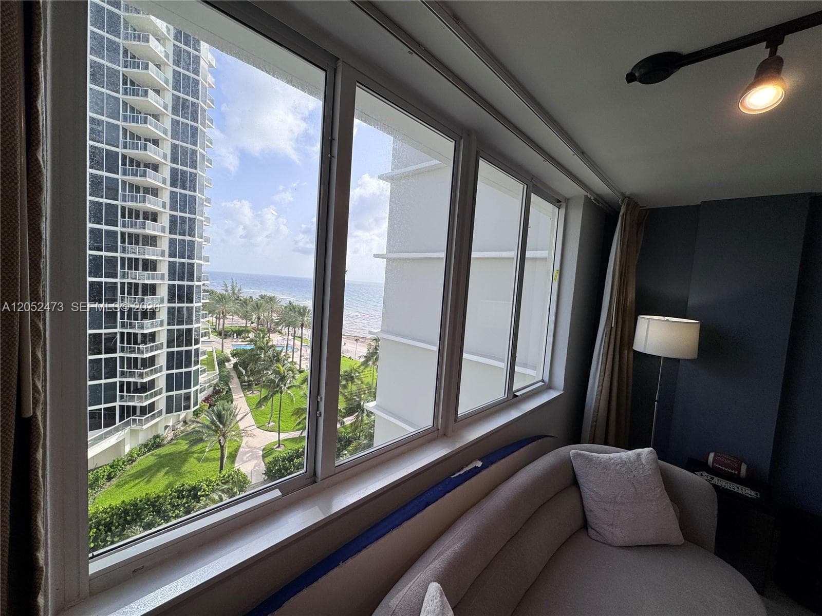 19201 Collins Ave 718 photo 5