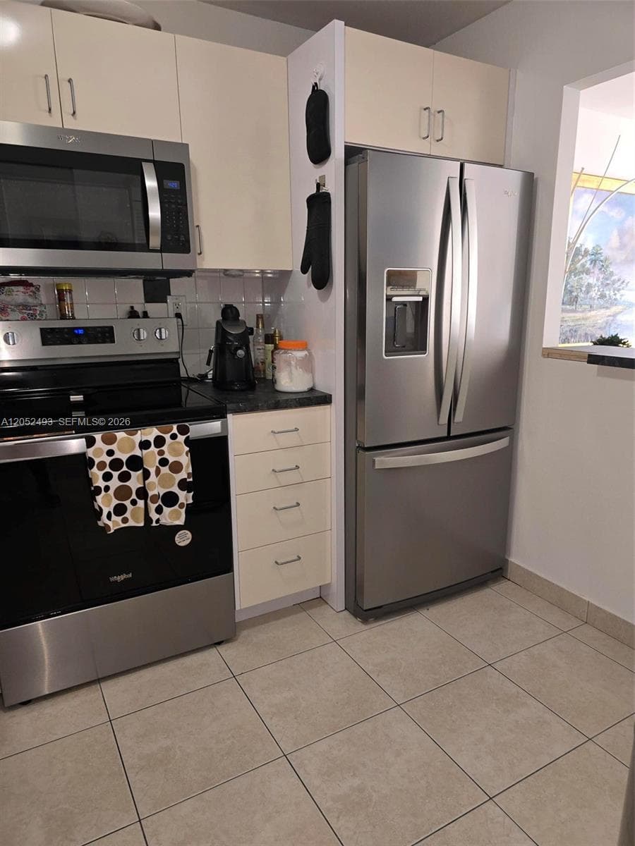 1901 Brickell Ave B504 photo 4