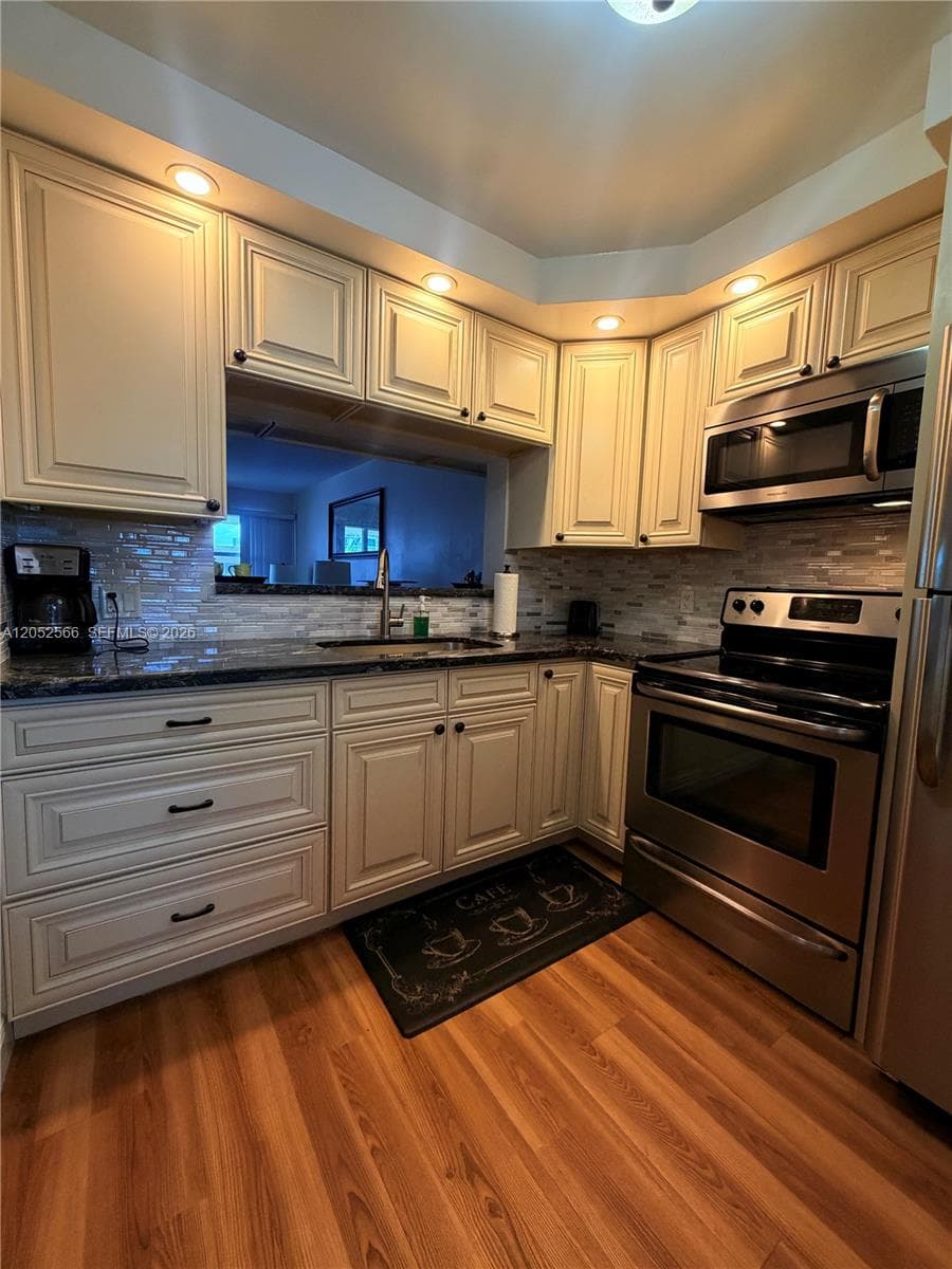 1889 S Ocean Dr 406 photo 2